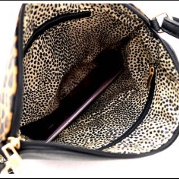 Leopard Print Tassel Front Pocket Cross Body Bag - Picture 2 of 2